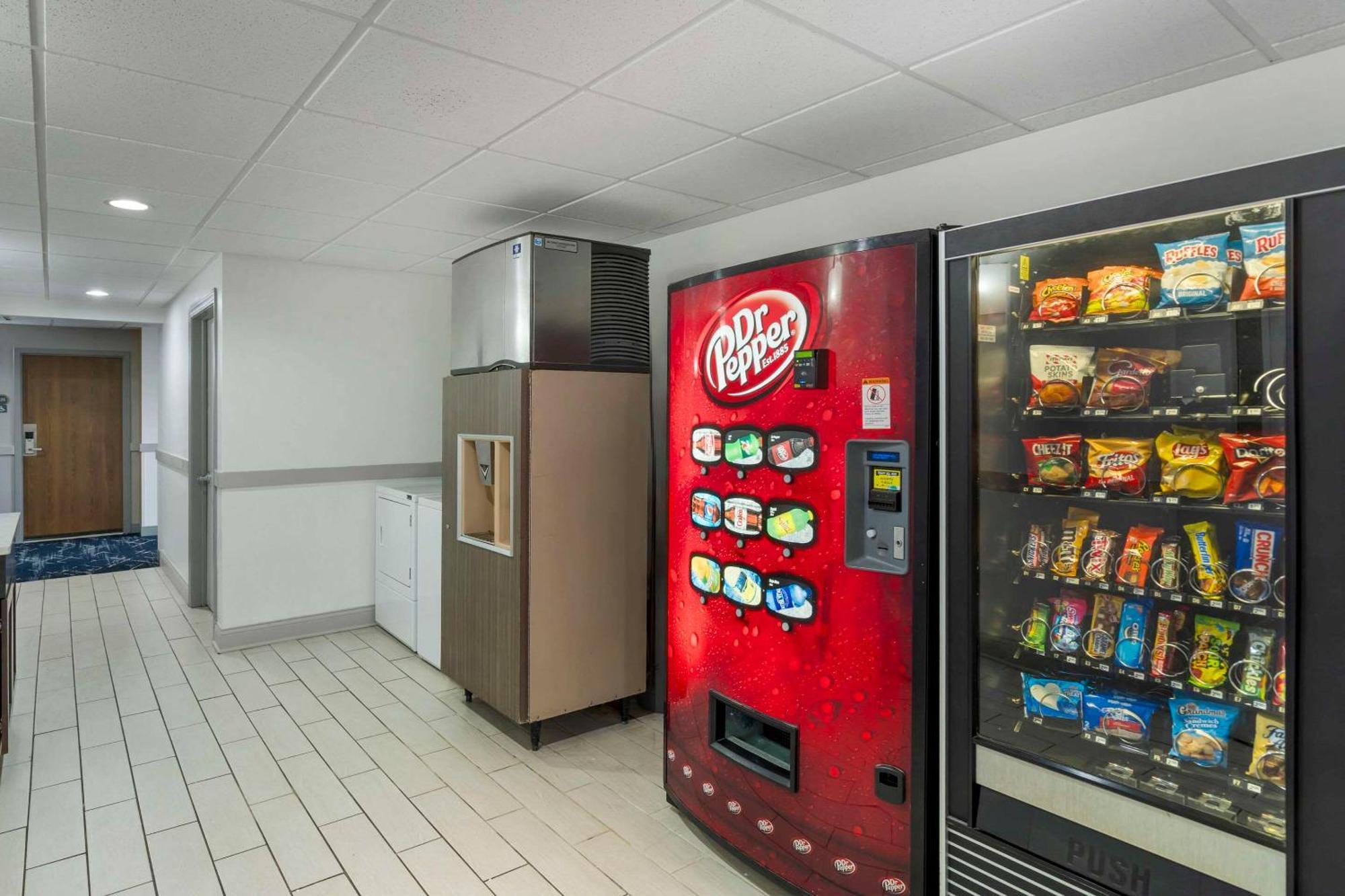 Comfort Inn & Suites Mundelein-Vernon Hills Extérieur photo